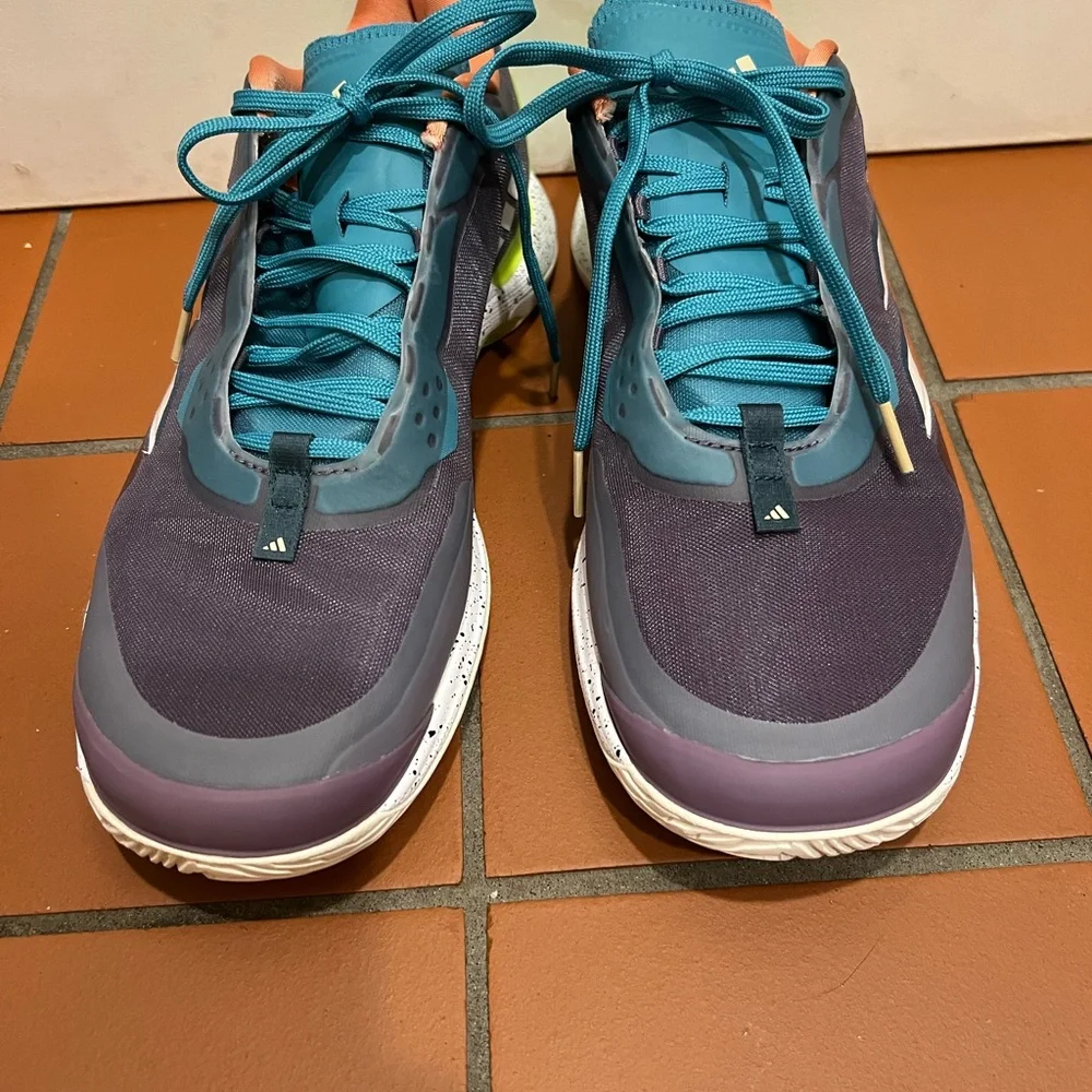adidas avacourt sneakers